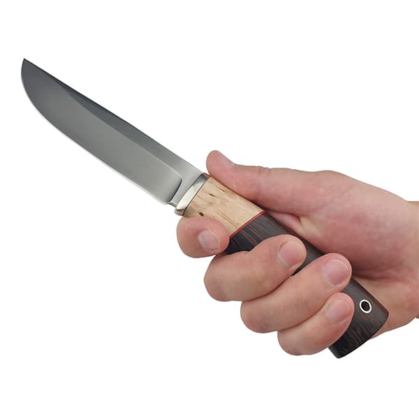 Нож НР-237 в руке