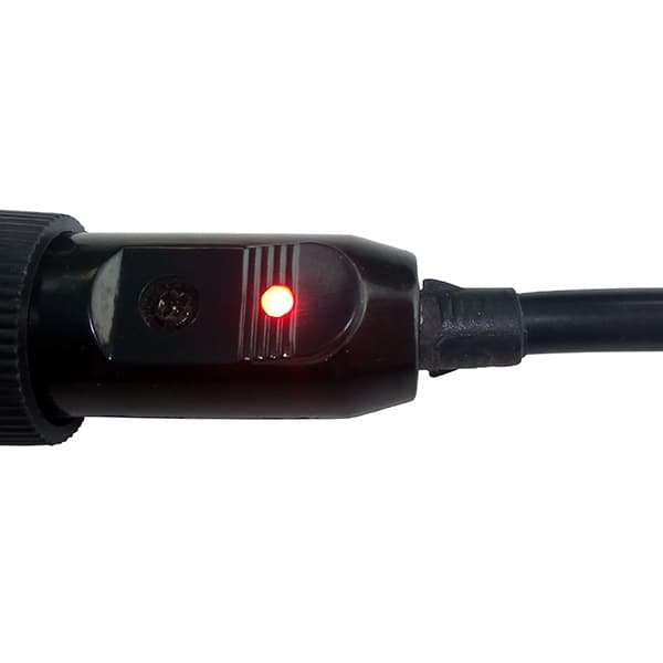 Светодиодный индикатор на штекере электрического кабеля